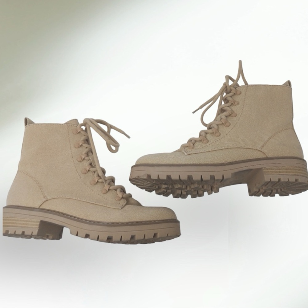 Universal Thread Parker tan combat boots